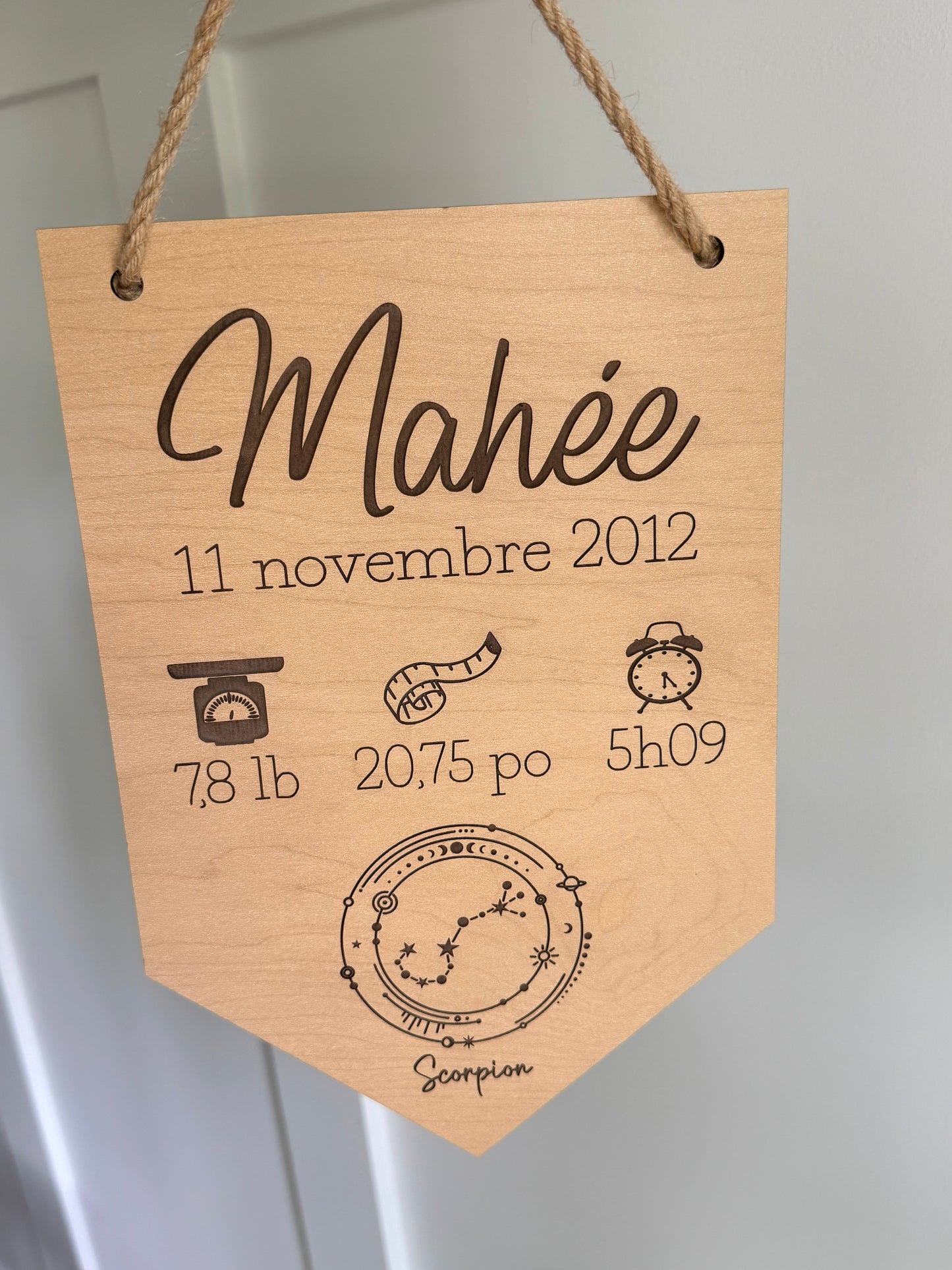 Affiche de naissance personnalisée en bois