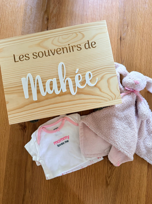 Boîte souvenir personnalisée en bois – prénom en acrylique